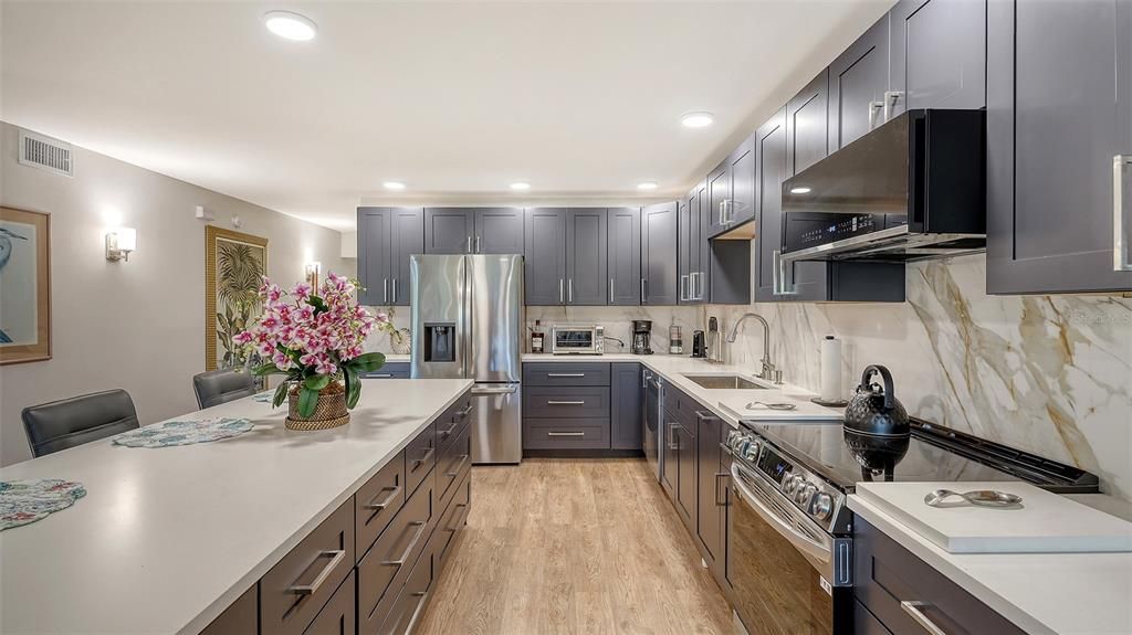 出租: $9,000 (2 贝兹, 2 浴室, 1561 平方英尺)