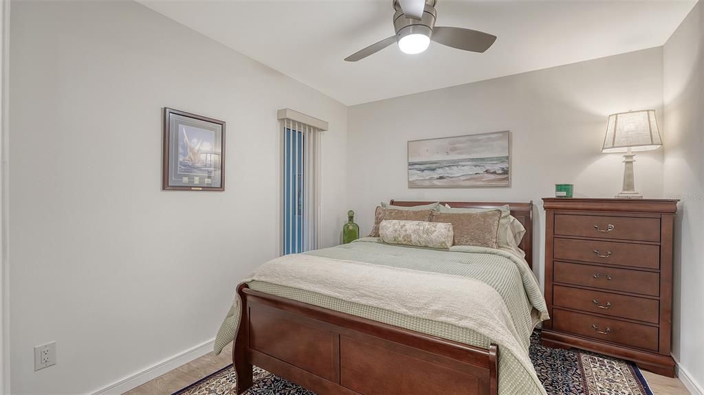 出租: $9,000 (2 贝兹, 2 浴室, 1561 平方英尺)