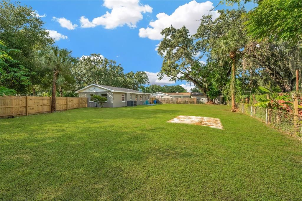 合同活跃: $339,900 (4 贝兹, 1 浴室, 1298 平方英尺)