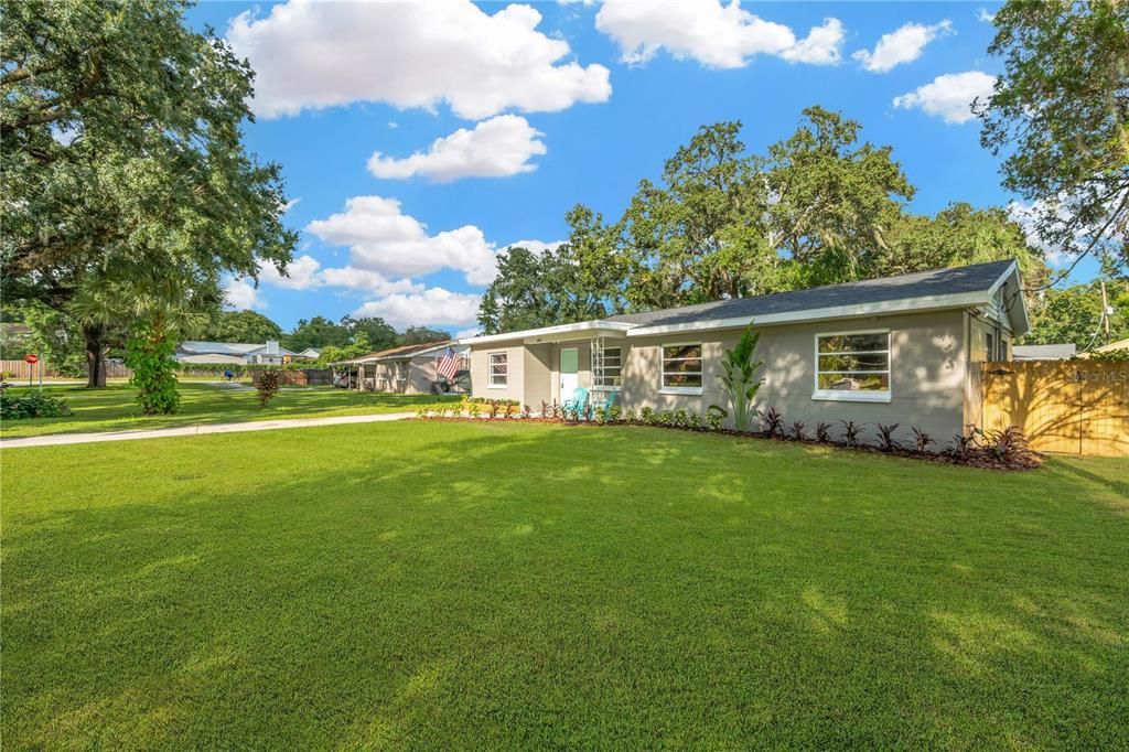 合同活跃: $339,900 (4 贝兹, 1 浴室, 1298 平方英尺)