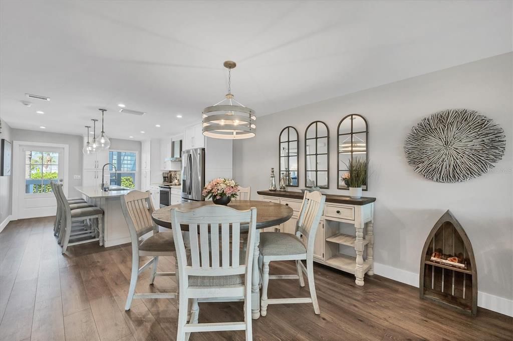 出租: $3,200 (2 贝兹, 2 浴室, 1248 平方英尺)