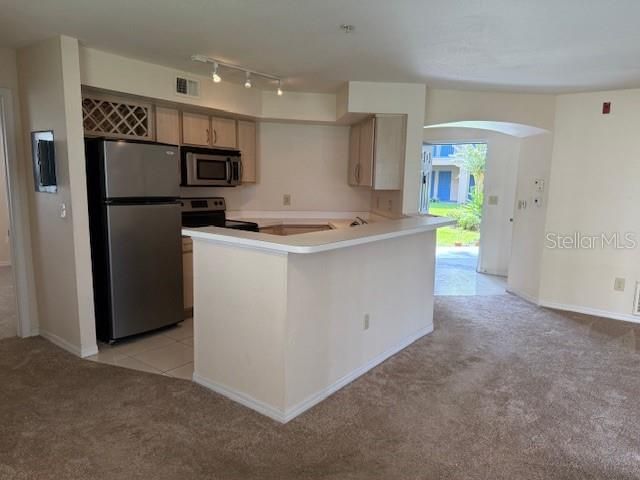 For Sale: $155,000 (1 beds, 1 baths, 847 Square Feet)