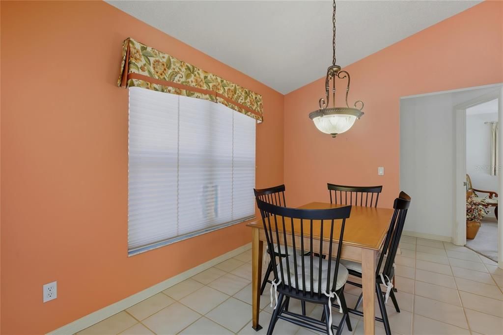 На продажу: $349,900 (3 спален, 2 ванн, 1986 Квадратных фут)