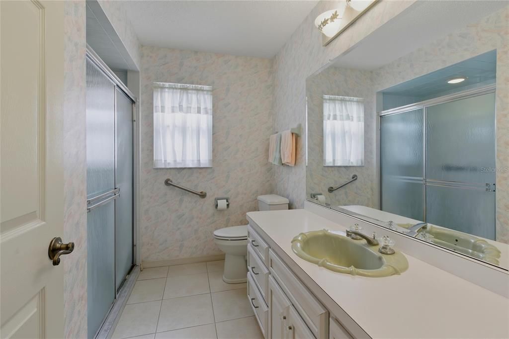 На продажу: $349,900 (3 спален, 2 ванн, 1986 Квадратных фут)