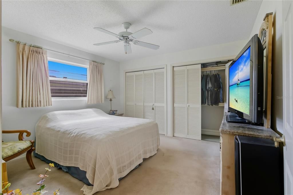 На продажу: $349,900 (3 спален, 2 ванн, 1986 Квадратных фут)