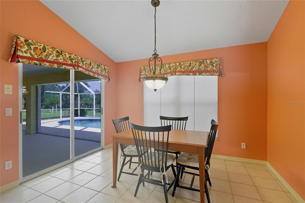 На продажу: $349,900 (3 спален, 2 ванн, 1986 Квадратных фут)