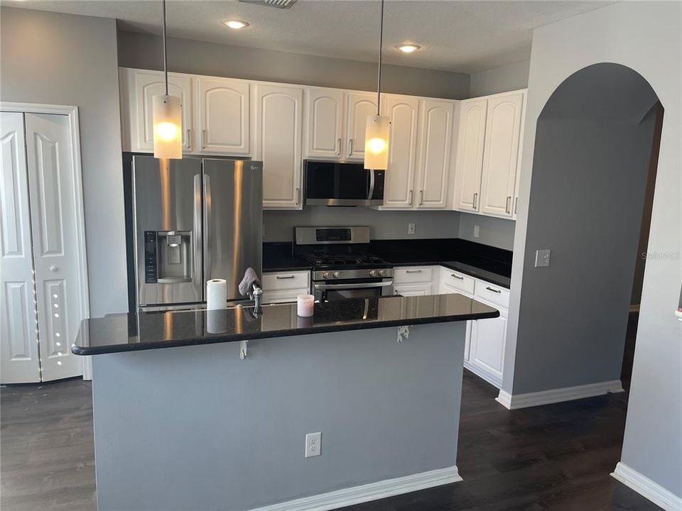 Под контрактом: $3,000 (3 спален, 2 ванн, 1714 Квадратных фут)