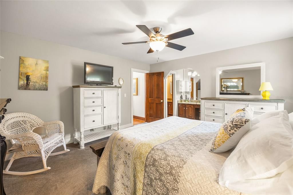 For Sale: $460,000 (3 beds, 3 baths, 2150 Square Feet)