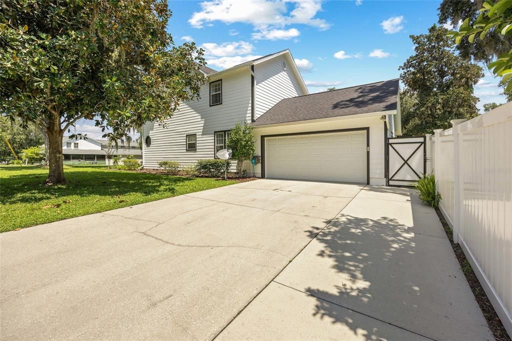 For Sale: $460,000 (3 beds, 3 baths, 2150 Square Feet)