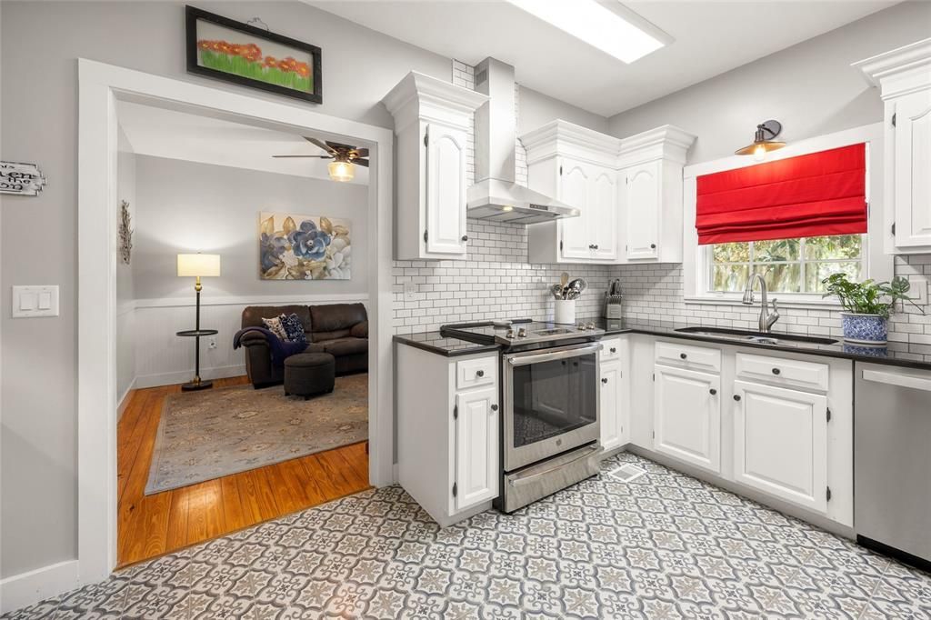 For Sale: $460,000 (3 beds, 3 baths, 2150 Square Feet)