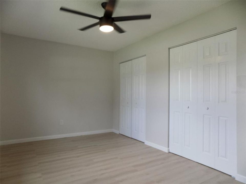 合同活跃: $319,900 (2 贝兹, 1 浴室, 858 平方英尺)