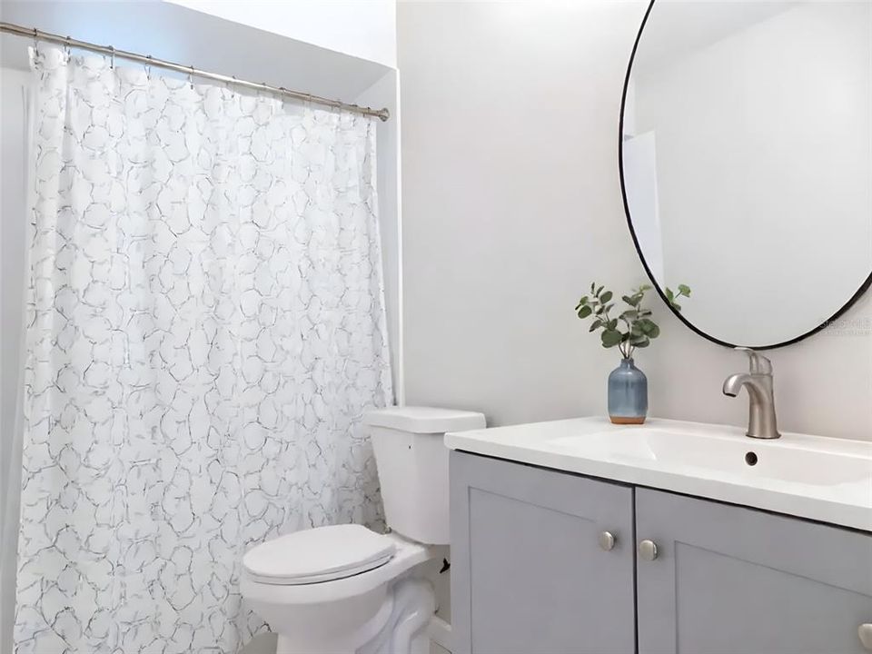 合同活跃: $319,900 (2 贝兹, 1 浴室, 858 平方英尺)