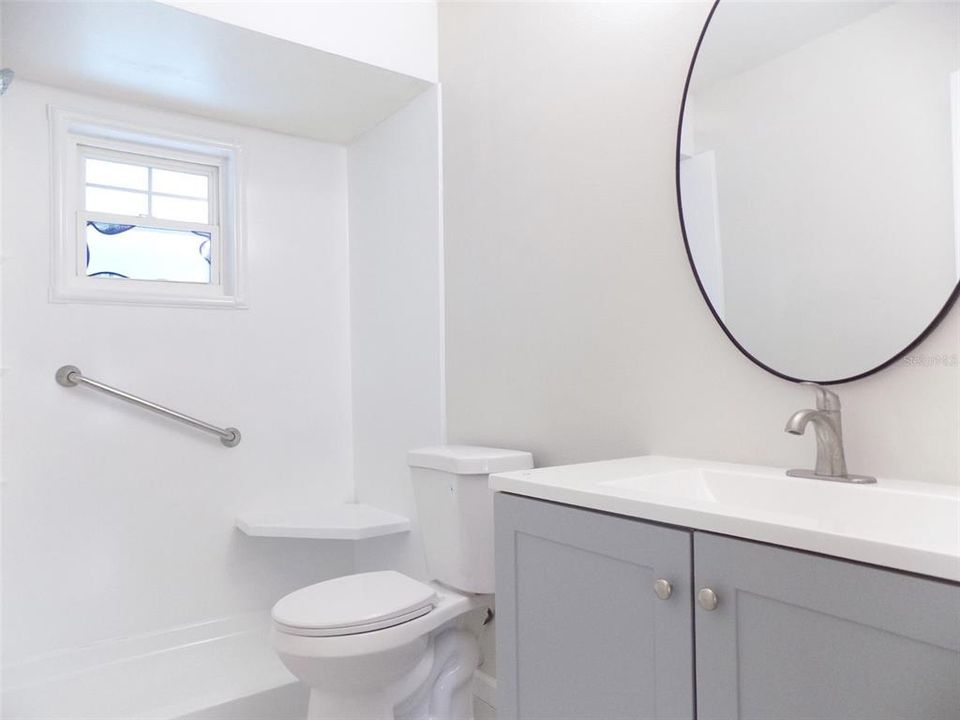 合同活跃: $319,900 (2 贝兹, 1 浴室, 858 平方英尺)