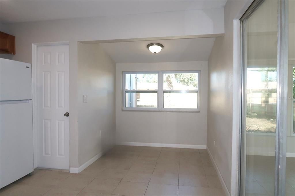 出租: $2,295 (3 贝兹, 1 浴室, 966 平方英尺)