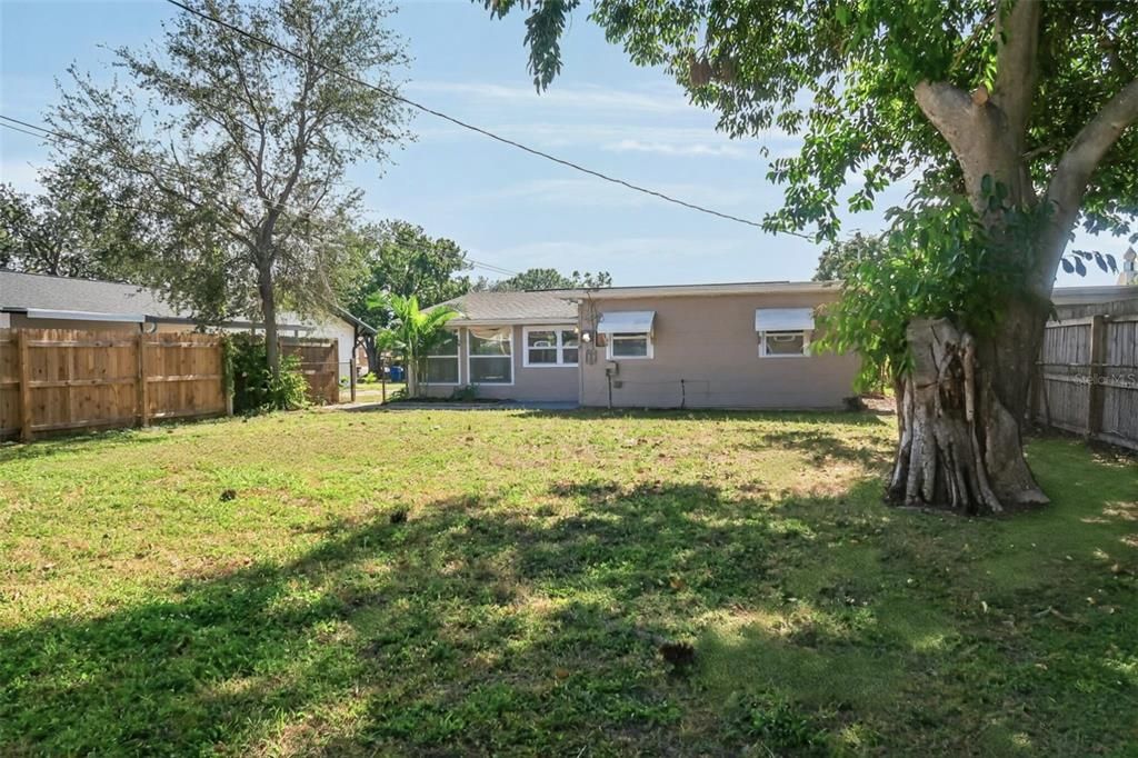 出租: $2,295 (3 贝兹, 1 浴室, 966 平方英尺)