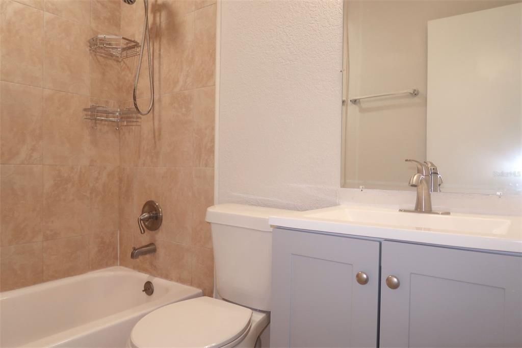 出租: $2,295 (3 贝兹, 1 浴室, 966 平方英尺)