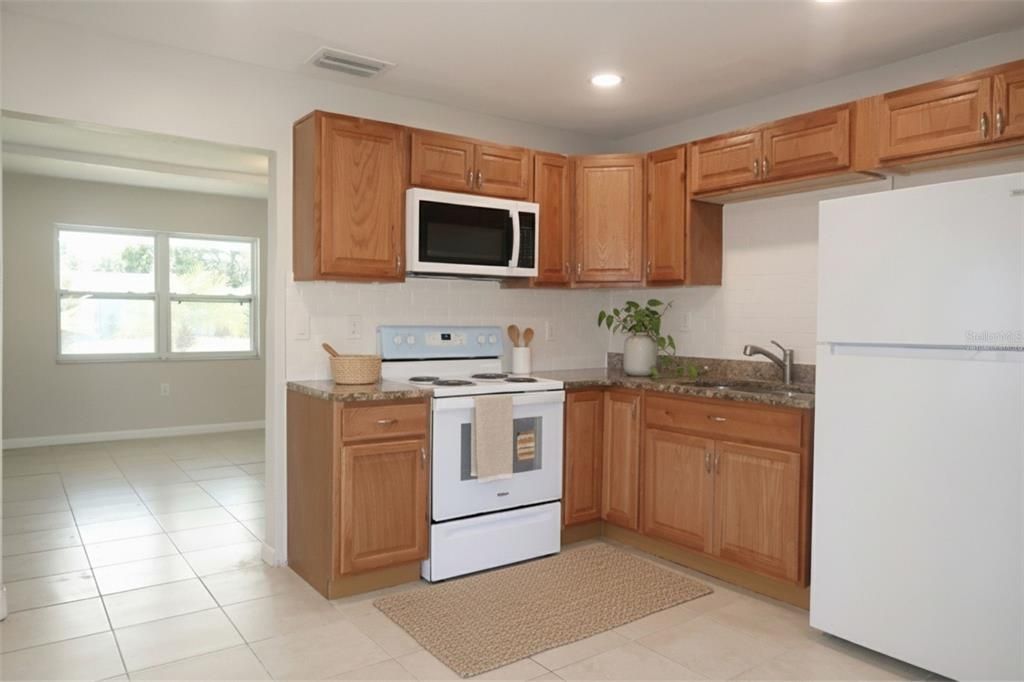 出租: $2,295 (3 贝兹, 1 浴室, 966 平方英尺)