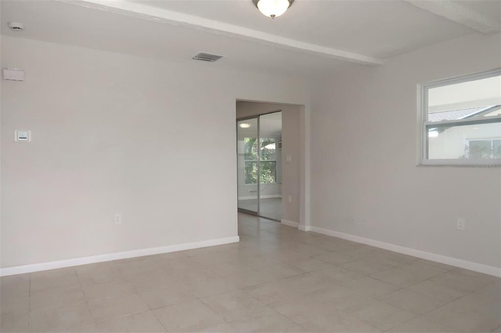 出租: $2,295 (3 贝兹, 1 浴室, 966 平方英尺)