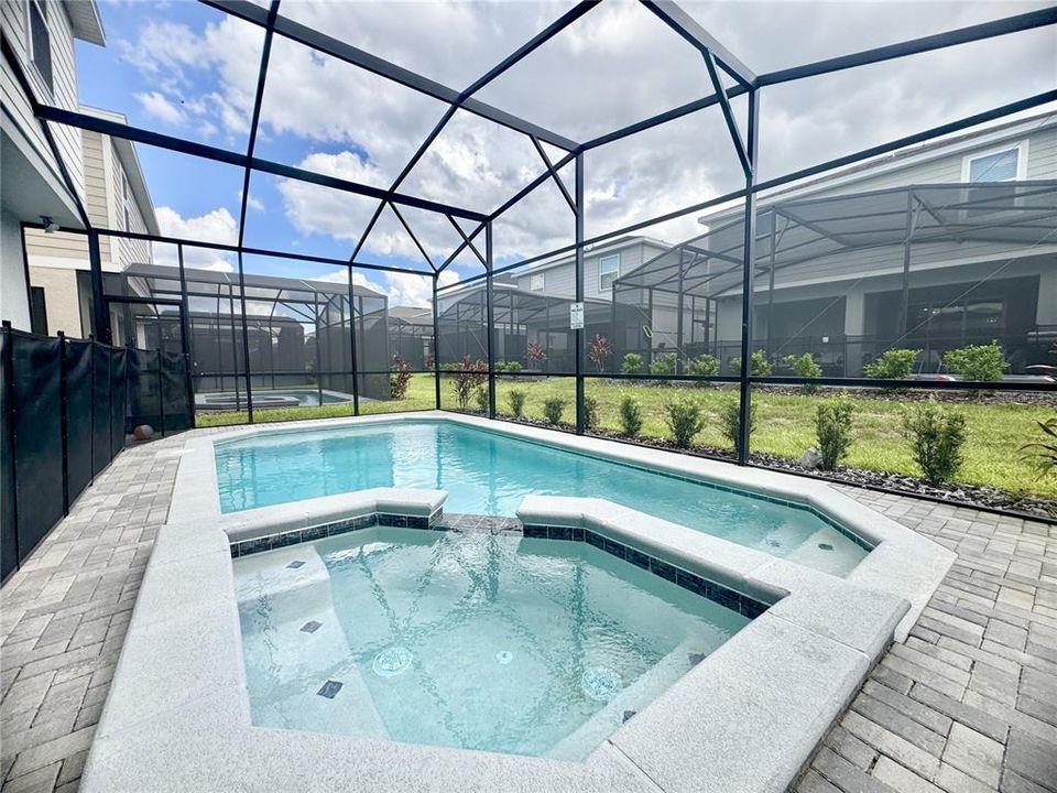 Active With Contract: $750,000 (7 beds, 5 baths, 3286 Square Feet)