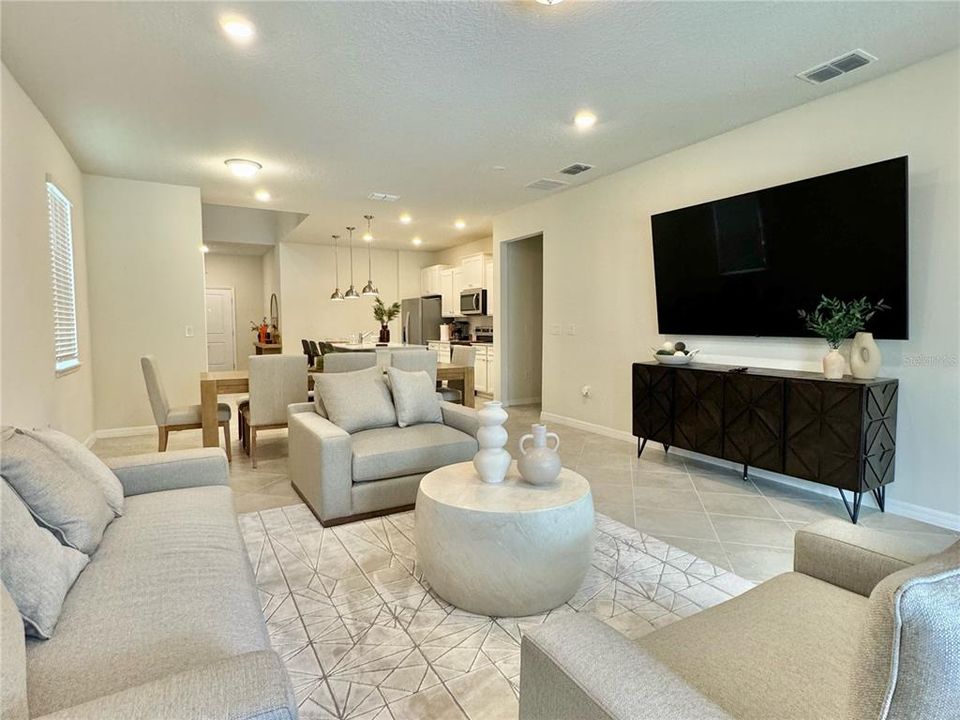 Active With Contract: $750,000 (7 beds, 5 baths, 3286 Square Feet)