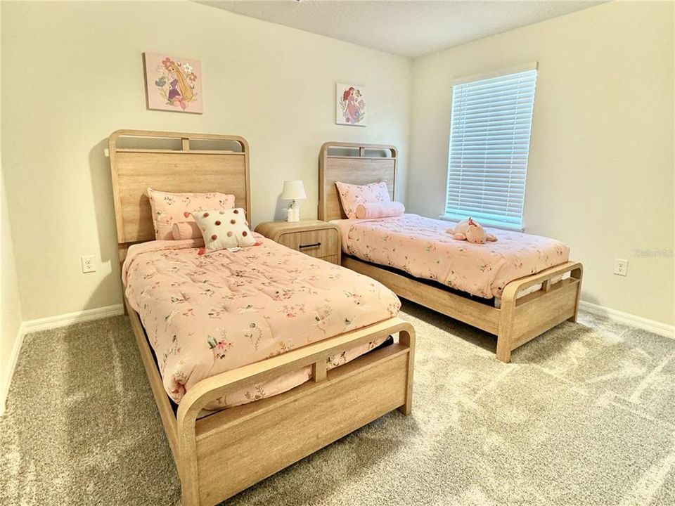 Active With Contract: $750,000 (7 beds, 5 baths, 3286 Square Feet)