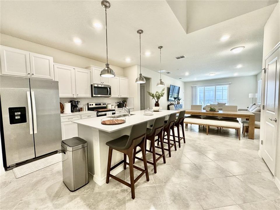 Active With Contract: $750,000 (7 beds, 5 baths, 3286 Square Feet)