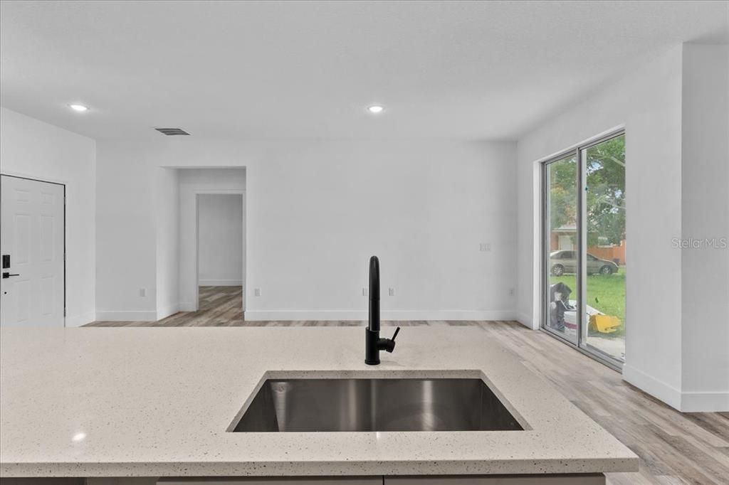 En Venta: $275,000 (3 camas, 2 baños, 1500 Pies cuadrados)