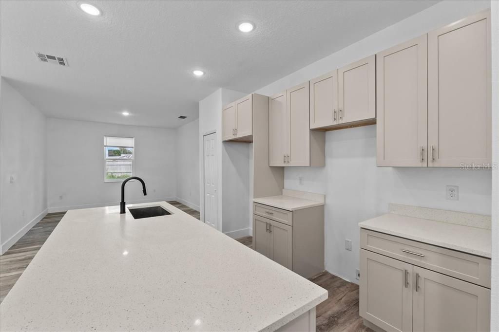 En Venta: $275,000 (3 camas, 2 baños, 1500 Pies cuadrados)