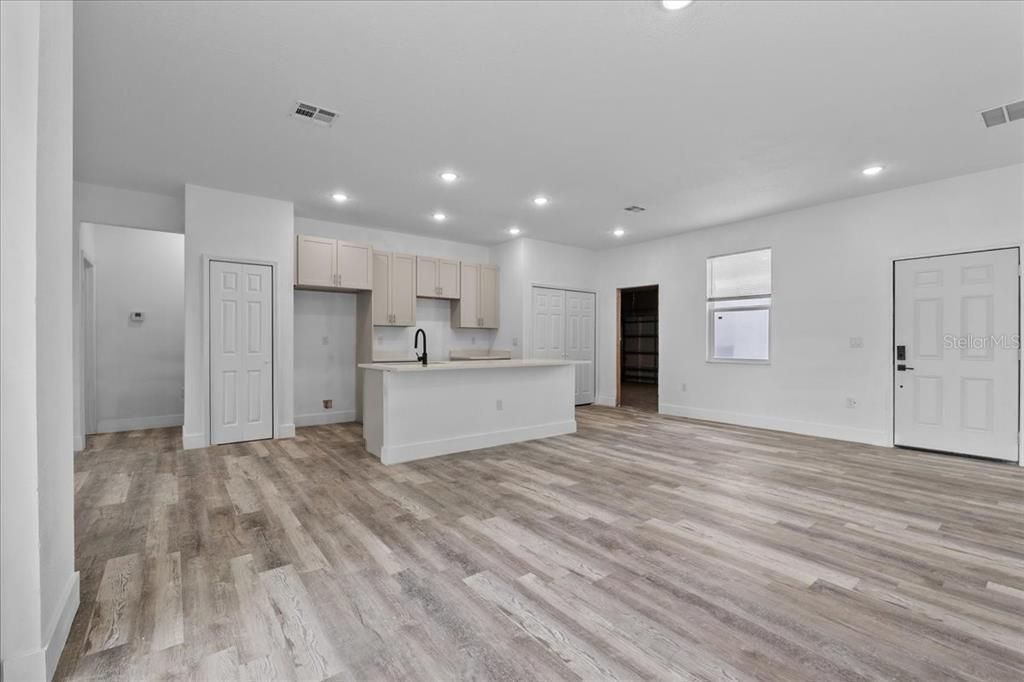 En Venta: $275,000 (3 camas, 2 baños, 1500 Pies cuadrados)