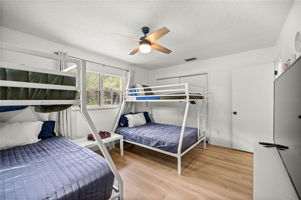 待售: $574,900 (4 贝兹, 2 浴室, 2040 平方英尺)