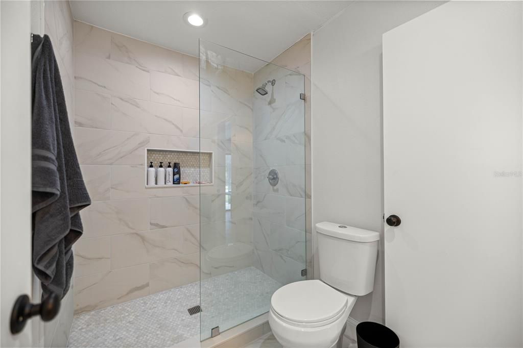 待售: $574,900 (4 贝兹, 2 浴室, 2040 平方英尺)