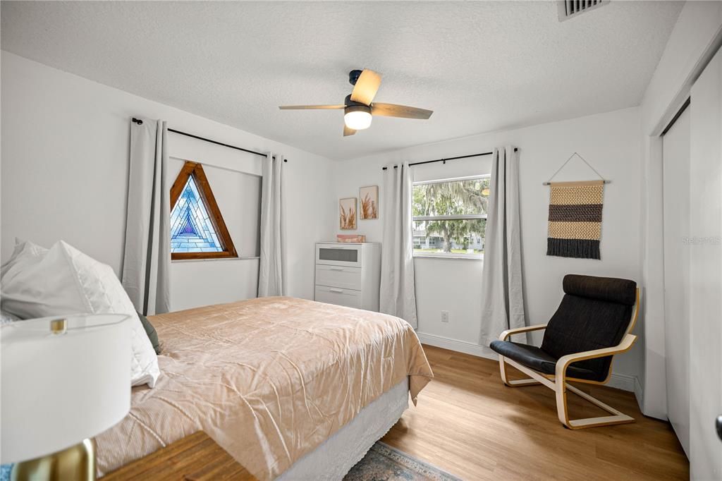 待售: $574,900 (4 贝兹, 2 浴室, 2040 平方英尺)