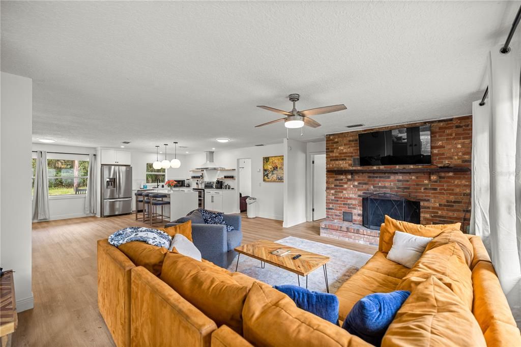 待售: $574,900 (4 贝兹, 2 浴室, 2040 平方英尺)