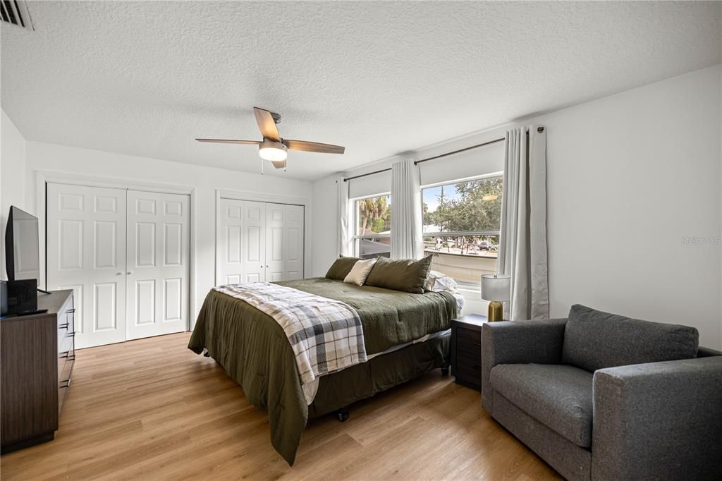 待售: $574,900 (4 贝兹, 2 浴室, 2040 平方英尺)