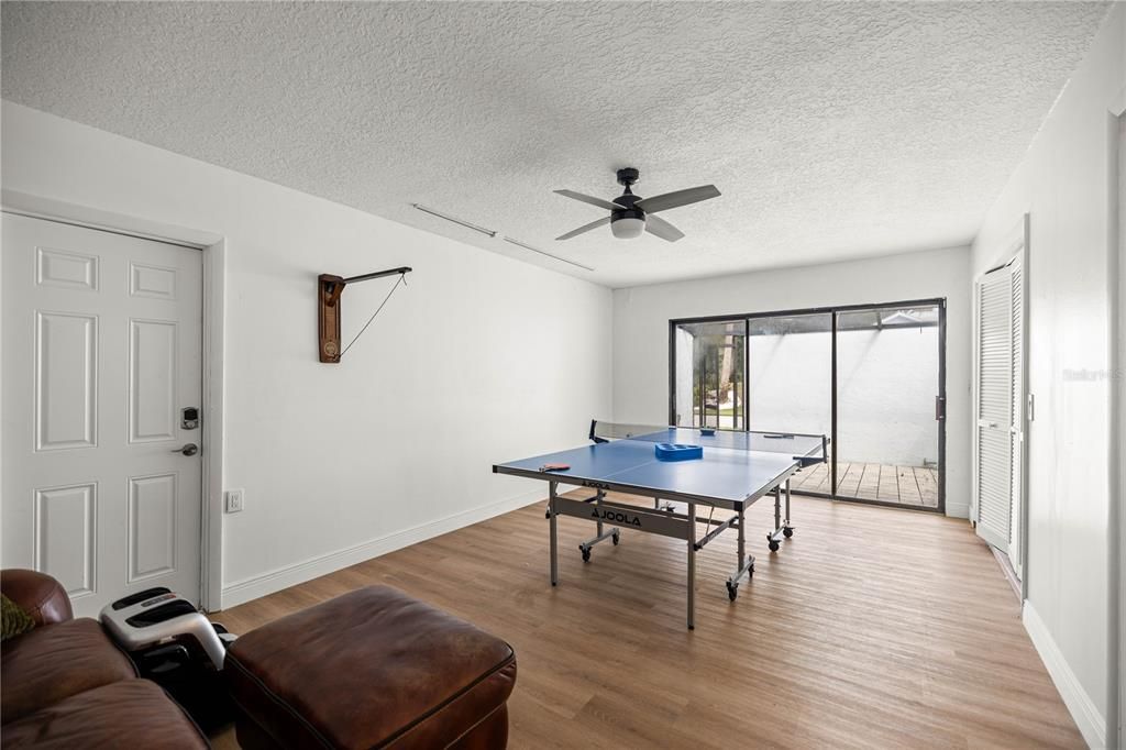 待售: $574,900 (4 贝兹, 2 浴室, 2040 平方英尺)