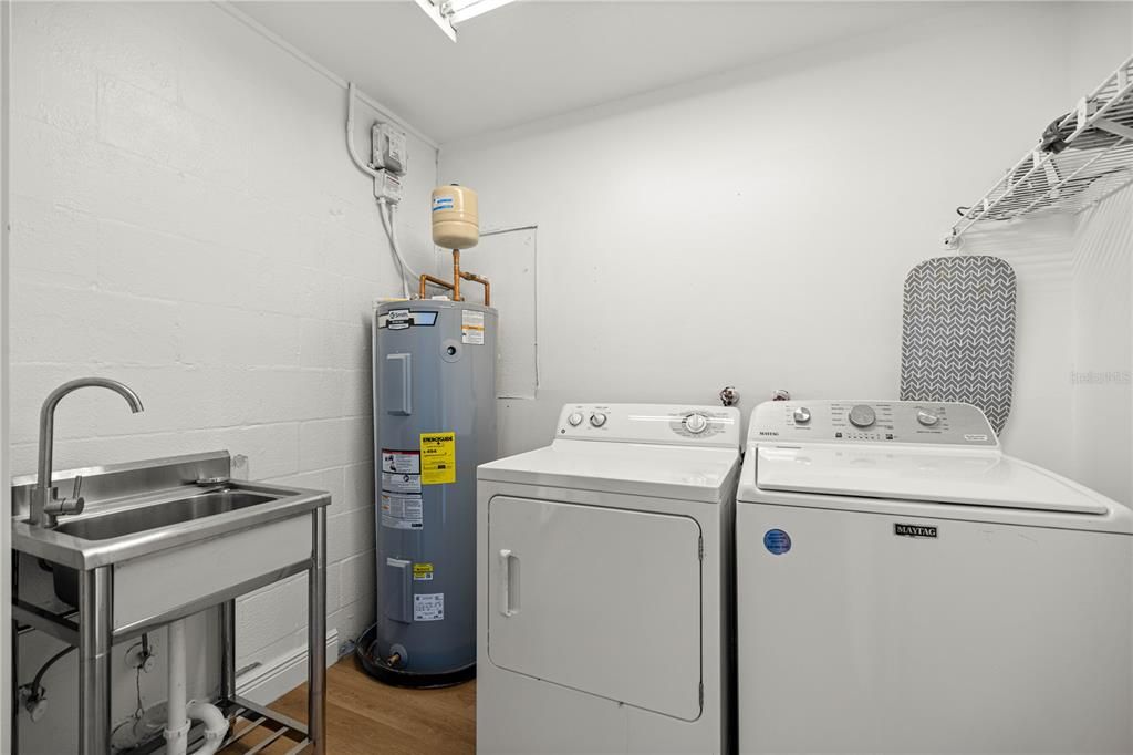 待售: $574,900 (4 贝兹, 2 浴室, 2040 平方英尺)