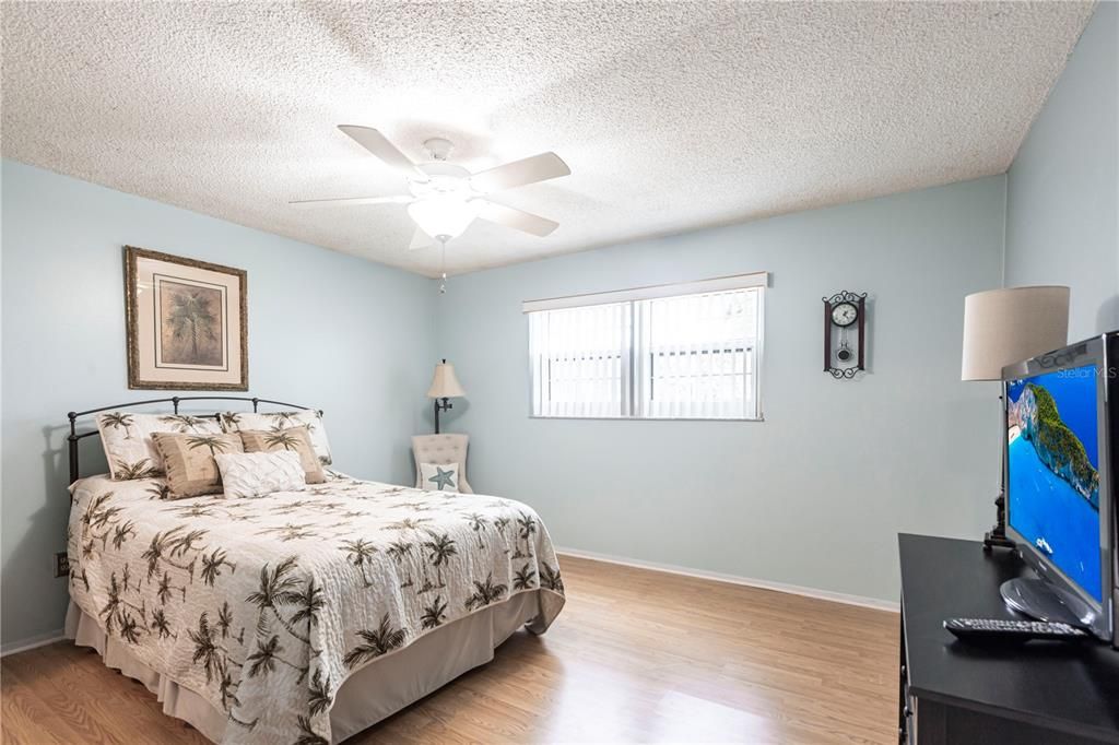 На продажу: $2,599,000 (2 спален, 2 ванн, 1345 Квадратных фут)