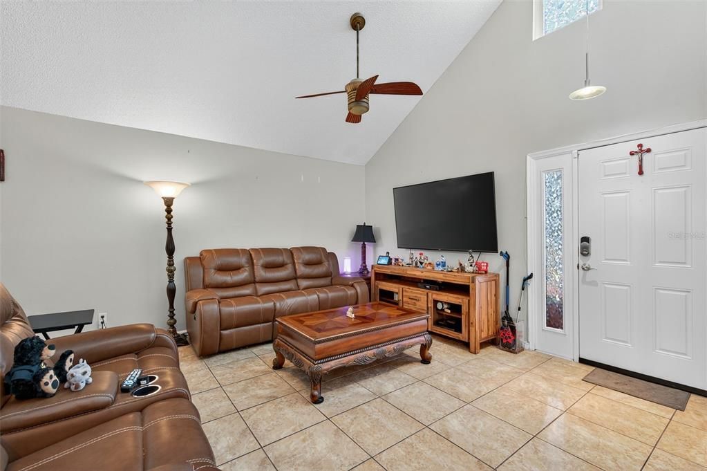 Active With Contract: $235,000 (3 beds, 2 baths, 1608 Square Feet)