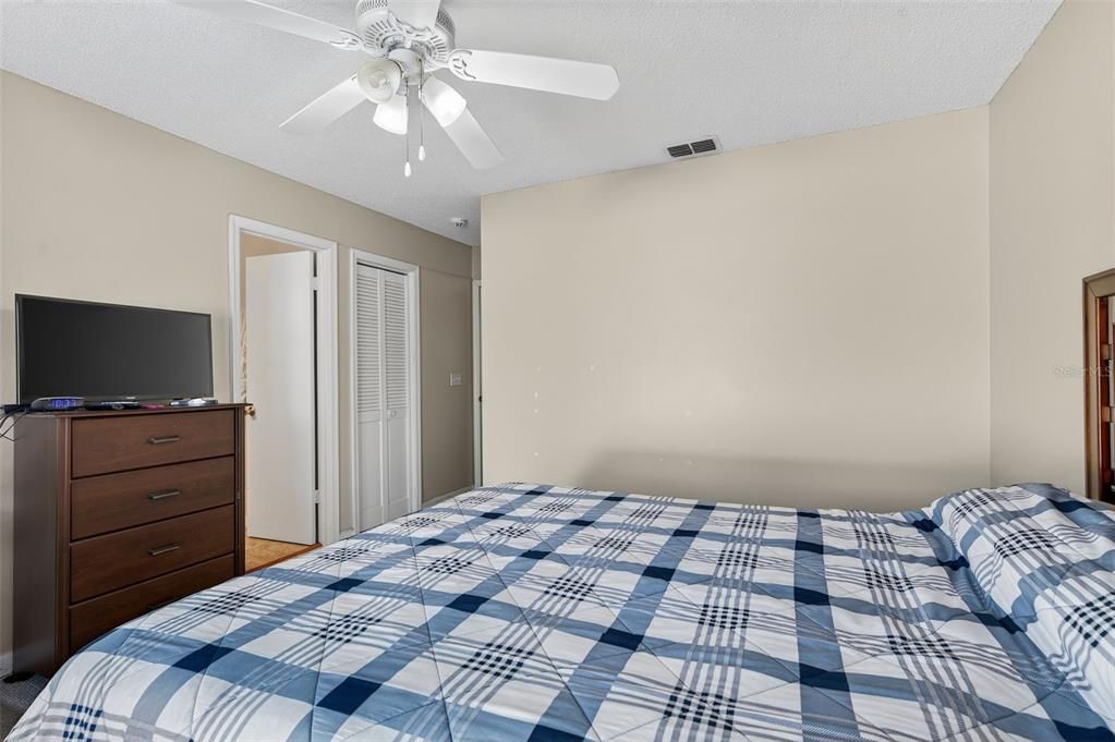 Active With Contract: $235,000 (3 beds, 2 baths, 1608 Square Feet)