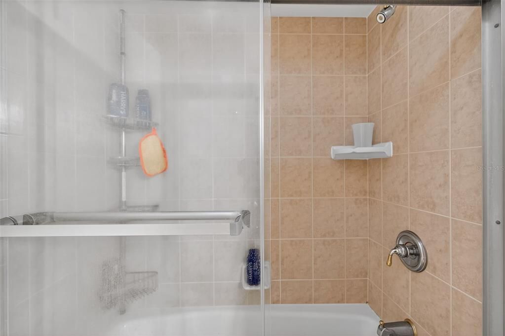 Active With Contract: $235,000 (3 beds, 2 baths, 1608 Square Feet)