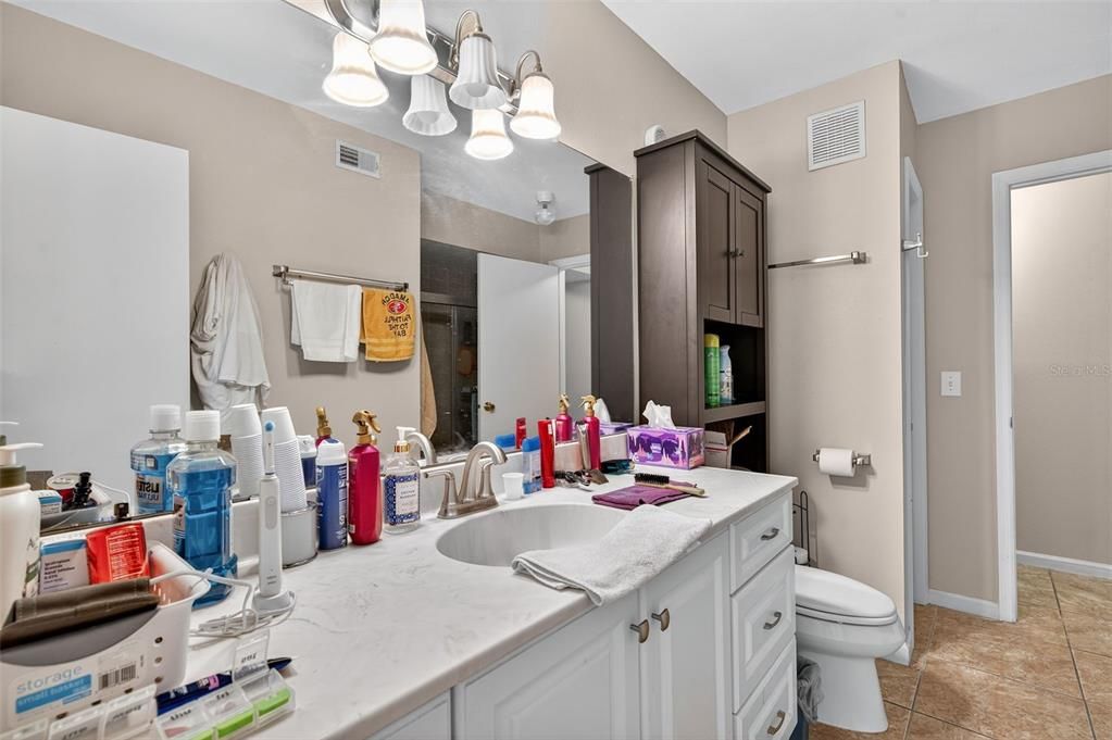 Active With Contract: $235,000 (3 beds, 2 baths, 1608 Square Feet)