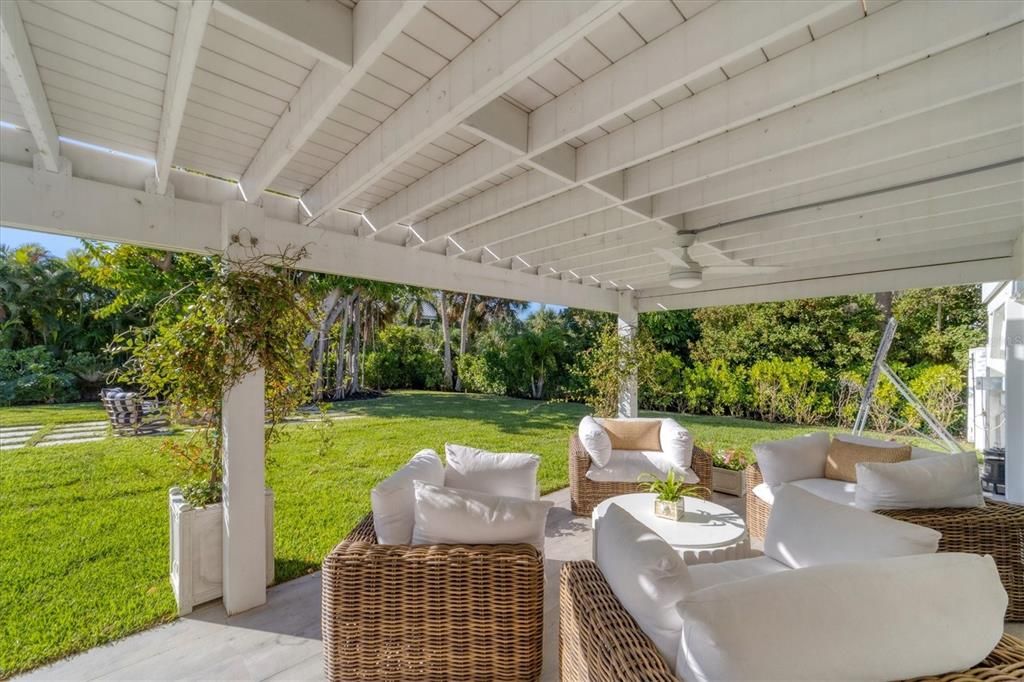 For Sale: $3,995,000 (3 beds, 2 baths, 2760 Square Feet)