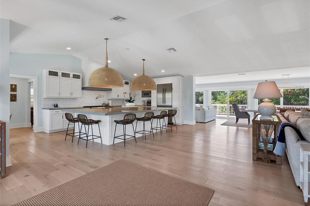 For Sale: $3,995,000 (3 beds, 2 baths, 2760 Square Feet)