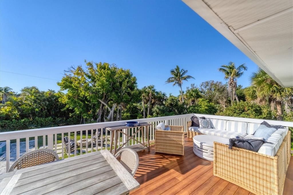 For Sale: $3,995,000 (3 beds, 2 baths, 2760 Square Feet)