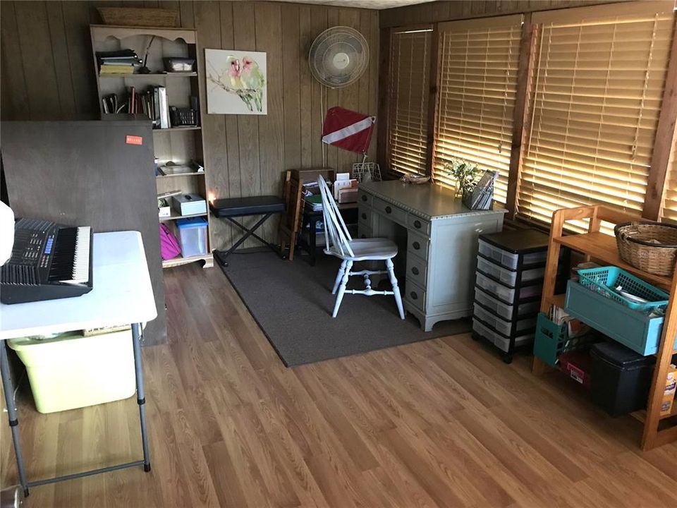 合同活跃: $239,900 (2 贝兹, 2 浴室, 1470 平方英尺)