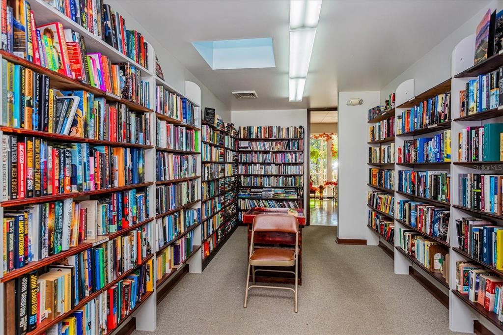 合同活跃: $239,900 (2 贝兹, 2 浴室, 1470 平方英尺)