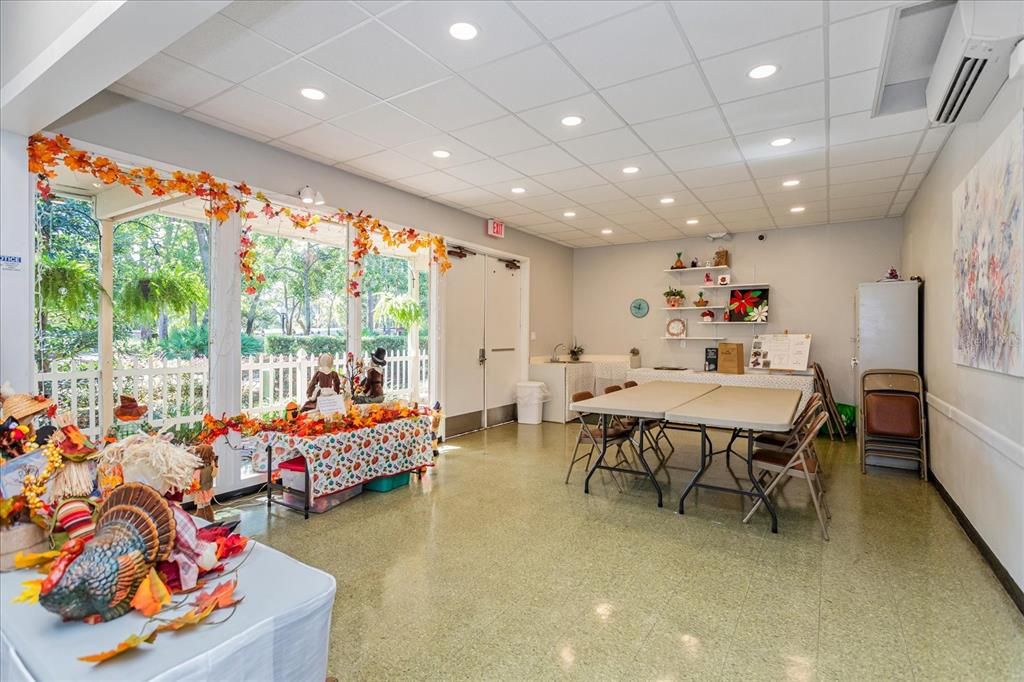 合同活跃: $239,900 (2 贝兹, 2 浴室, 1470 平方英尺)