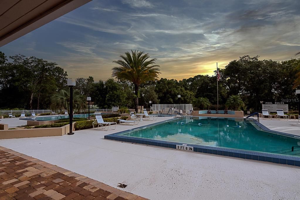 合同活跃: $239,900 (2 贝兹, 2 浴室, 1470 平方英尺)