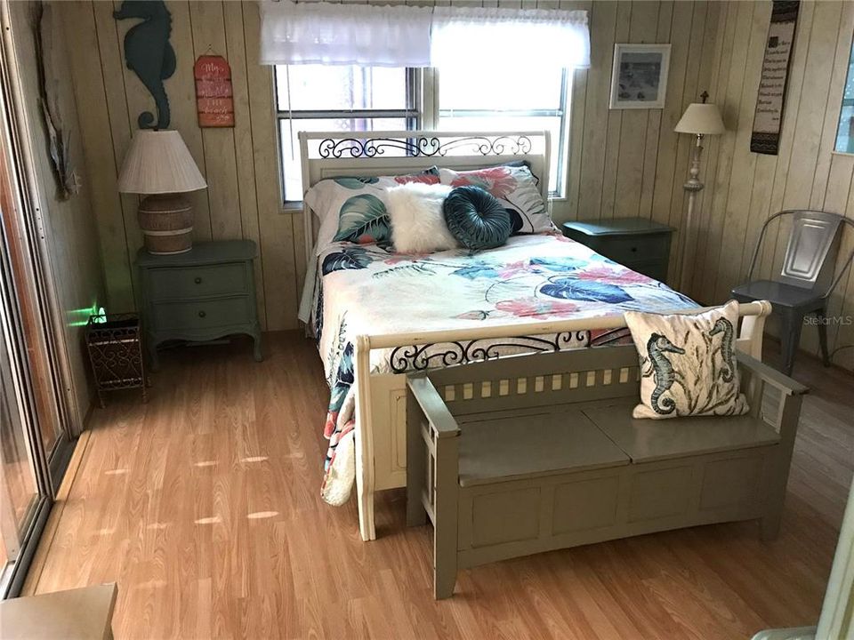 合同活跃: $239,900 (2 贝兹, 2 浴室, 1470 平方英尺)