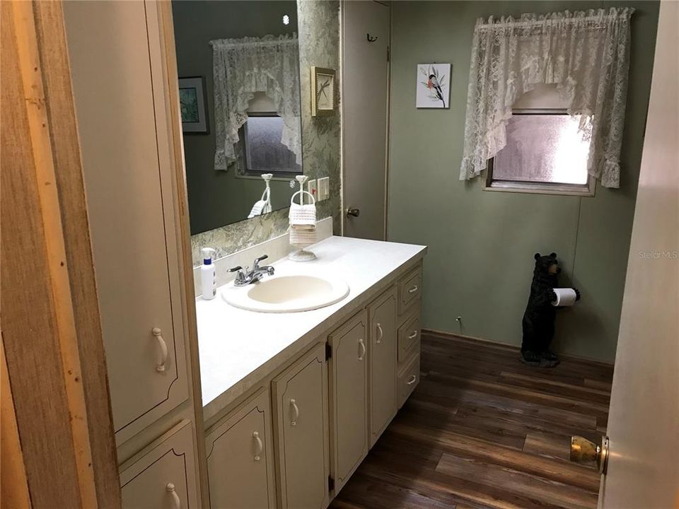 合同活跃: $239,900 (2 贝兹, 2 浴室, 1470 平方英尺)